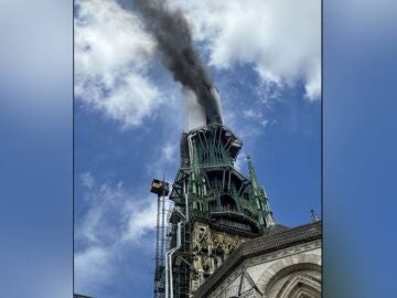 Incendio en la catedral de Rouen (Francia)