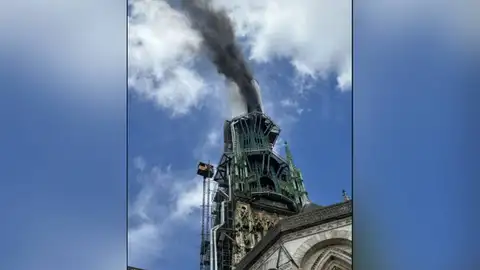 Incendio en la catedral de Rouen (Francia) Incendio en la catedral de Rouen (Francia)