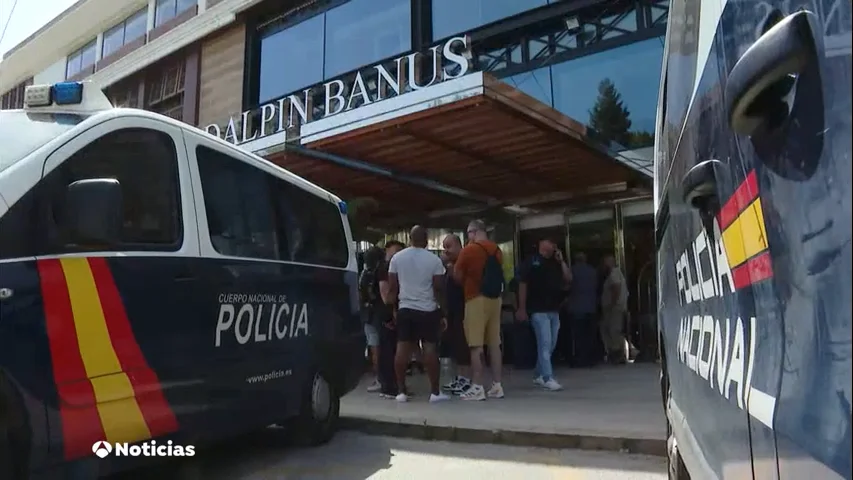 Un conflicto entre propietarios desemboca en el desalojo parcial del Hotel Guadalpín de Marbella: "Los trabajadores no hemos podido acceder a nuestros puestos y han echado a los clientes". Un conflicto entre propietarios desemboca en el desalojo parcial del Hotel Guadalpín de Marbella: "Los trabajadores no hemos podido acceder a nuestros puestos y han echado a los clientes".