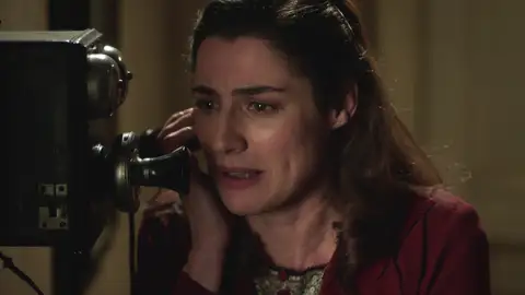 Rosa huye con su hijo y Carmela le pide a Michele ayuda para encontrarla Rosa huye con su hijo y Carmela le pide a Michele ayuda para encontrarla