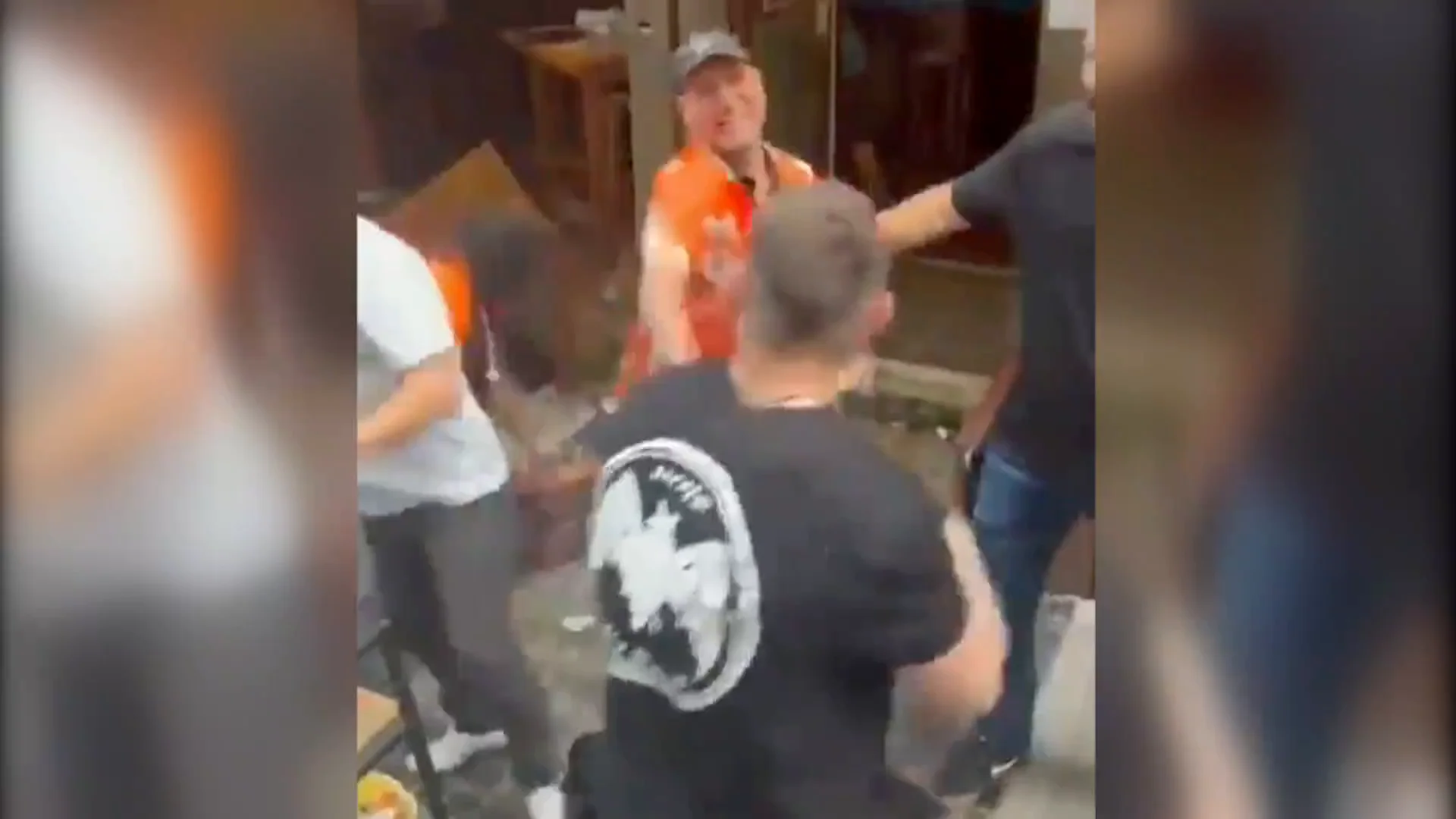 Pelea entre holandeses y británicos Pelea entre holandeses y británicos