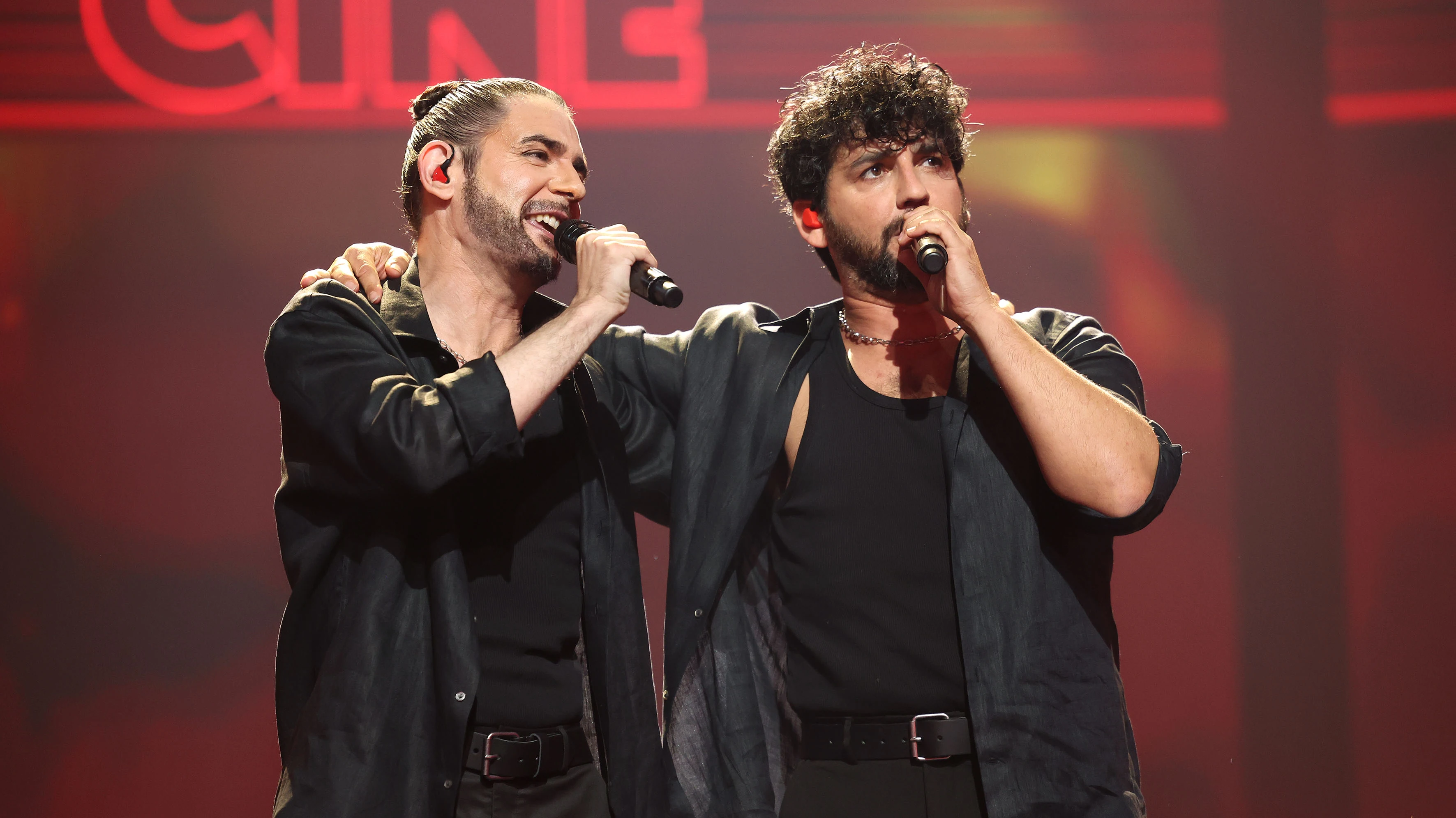 Fran Perea y Juanra Bonet hacen la suma perfecta con el himno &lsquo;Uno m&aacute;s uno son siete&rsquo;