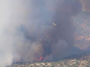 Peligroso incendio forestal en la base militar de Cerro Murciano por posible munición sin explotar