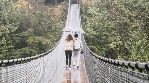 Pareja en un puente Pareja en un puente