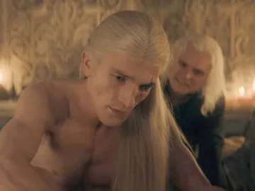 Ewan Mitchell en la escena desnudo de Aemond en La Casa del Dragón Ewan Mitchell en la escena desnudo de Aemond en La Casa del Dragón