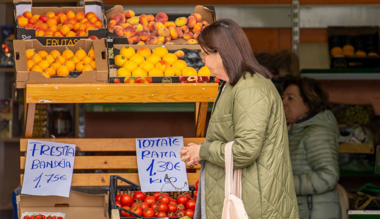 Imagen de archivo de compra de alimentos