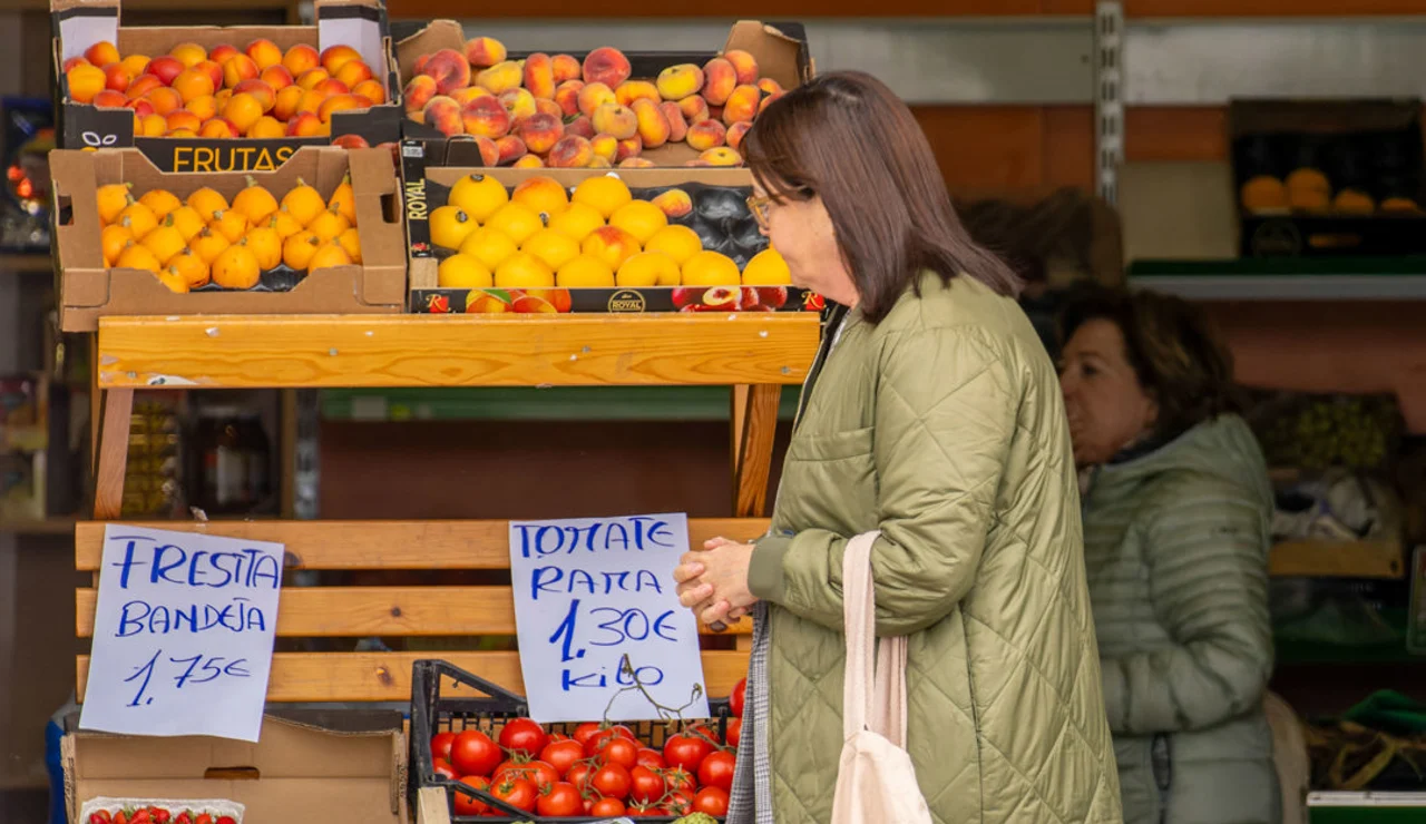 Imagen de archivo de compra de alimentos