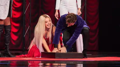 Lola Índigo junto a David Bisbal Lola Índigo junto a David Bisbal