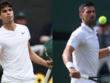 Carlos Alcaraz y Novak Djokovic, en acción en las semifinales de Wimbledon 2024