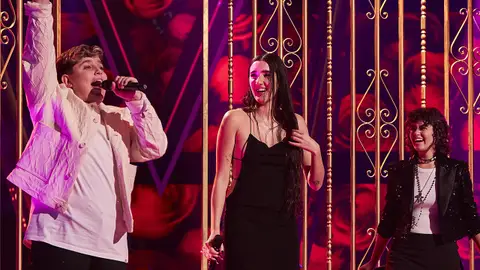 Judeline interpreta ‘Historia de un amor’ junto a los finalistas del equipo de Lola Índigo Judeline interpreta ‘Historia de un amor’ junto a los finalistas del equipo de Lola Índigo