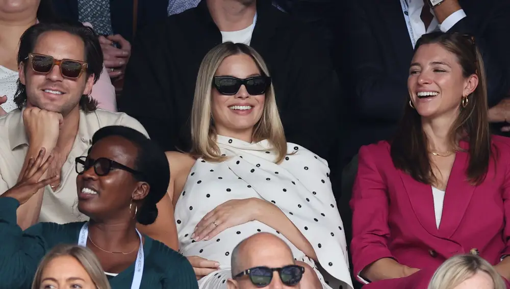 Margot Robbie disfrutando en Wimbledon Margot Robbie disfrutando en Wimbledon