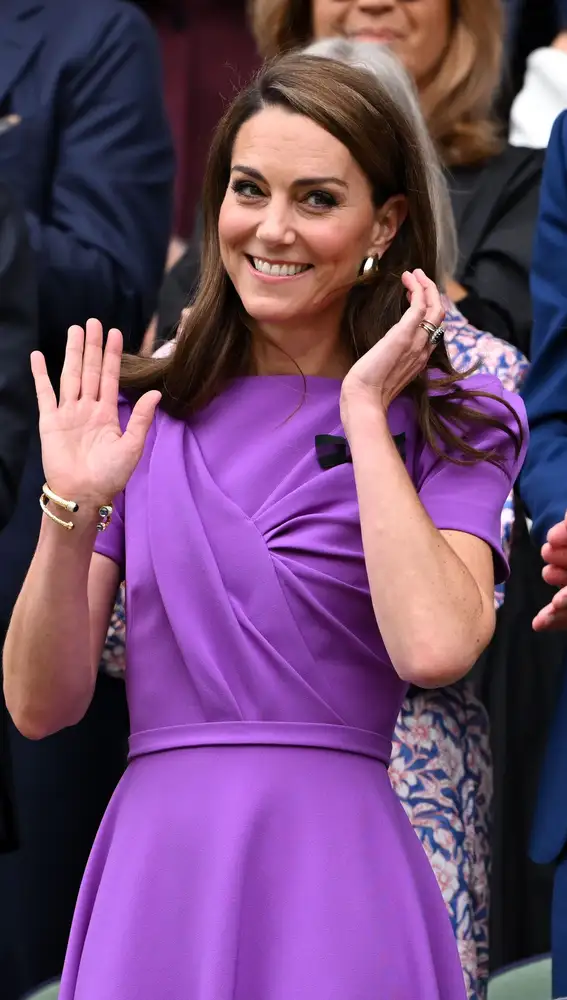 Kate Middleton recibiendo ovación en la final de Wimbledon Kate Middleton recibiendo ovación en la final de Wimbledon