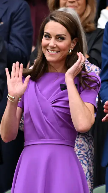 Kate Middleton recibiendo ovación en la final de Wimbledon Kate Middleton recibiendo ovación en la final de Wimbledon
