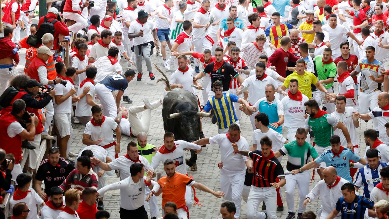 Los toros de Miura protagonizan el último encierro de San Fermín 2024 ...