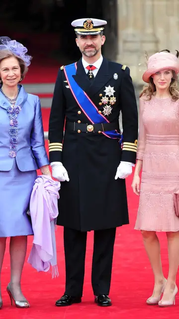 La reina Sofía, y los reyes Felipe y Letizia asistiendo a la boda de los Príncipes de Gales en 2011 La reina Sofía, y los reyes Felipe y Letizia asistiendo a la boda de los Príncipes de Gales en 2011