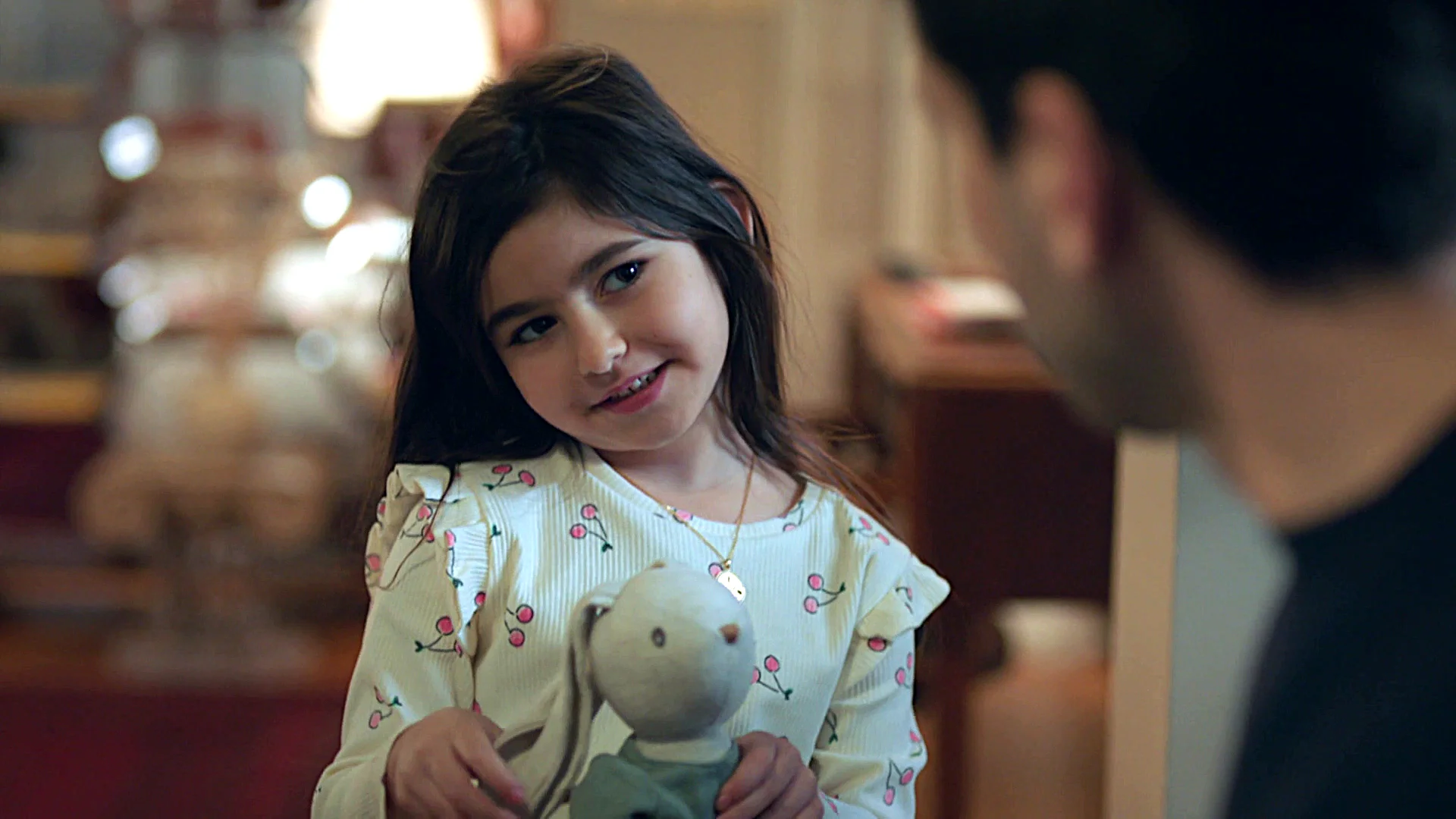 El bonito regalo de la peque&ntilde;a Mercan a Tuğ&ccedil;e