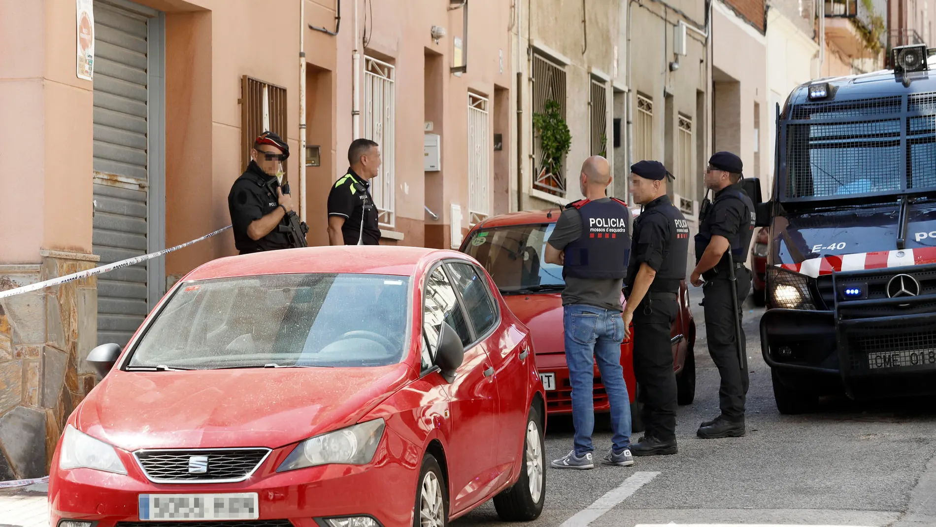 Los Mossos d'Esquadra investigan el asesinato de la mujer Los Mossos d'Esquadra investigan el asesinato de la mujer