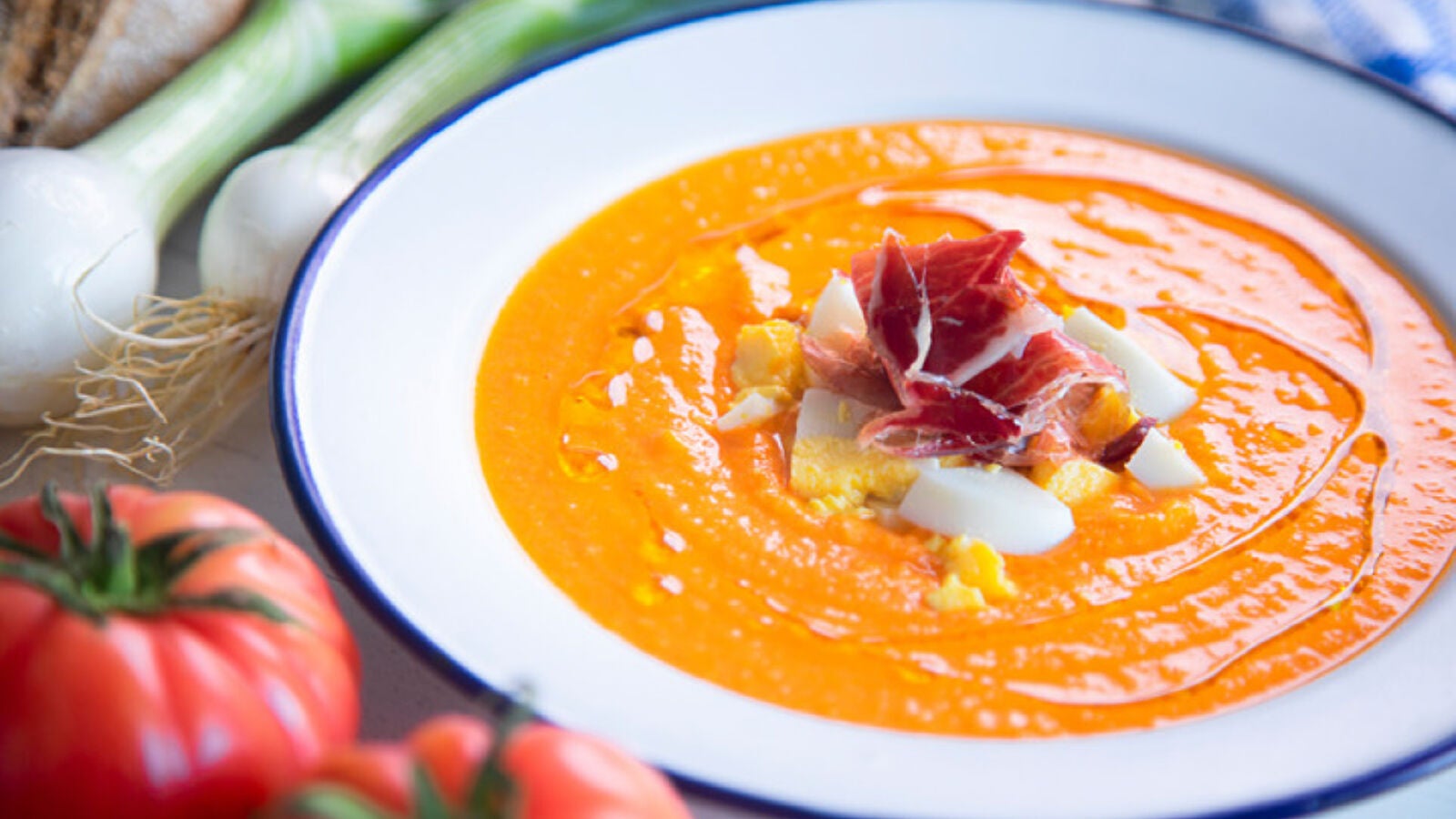 Palabra de experto: ¿Cuánto engorda el salmorejo y cuáles son sus propiedades nutricionales?