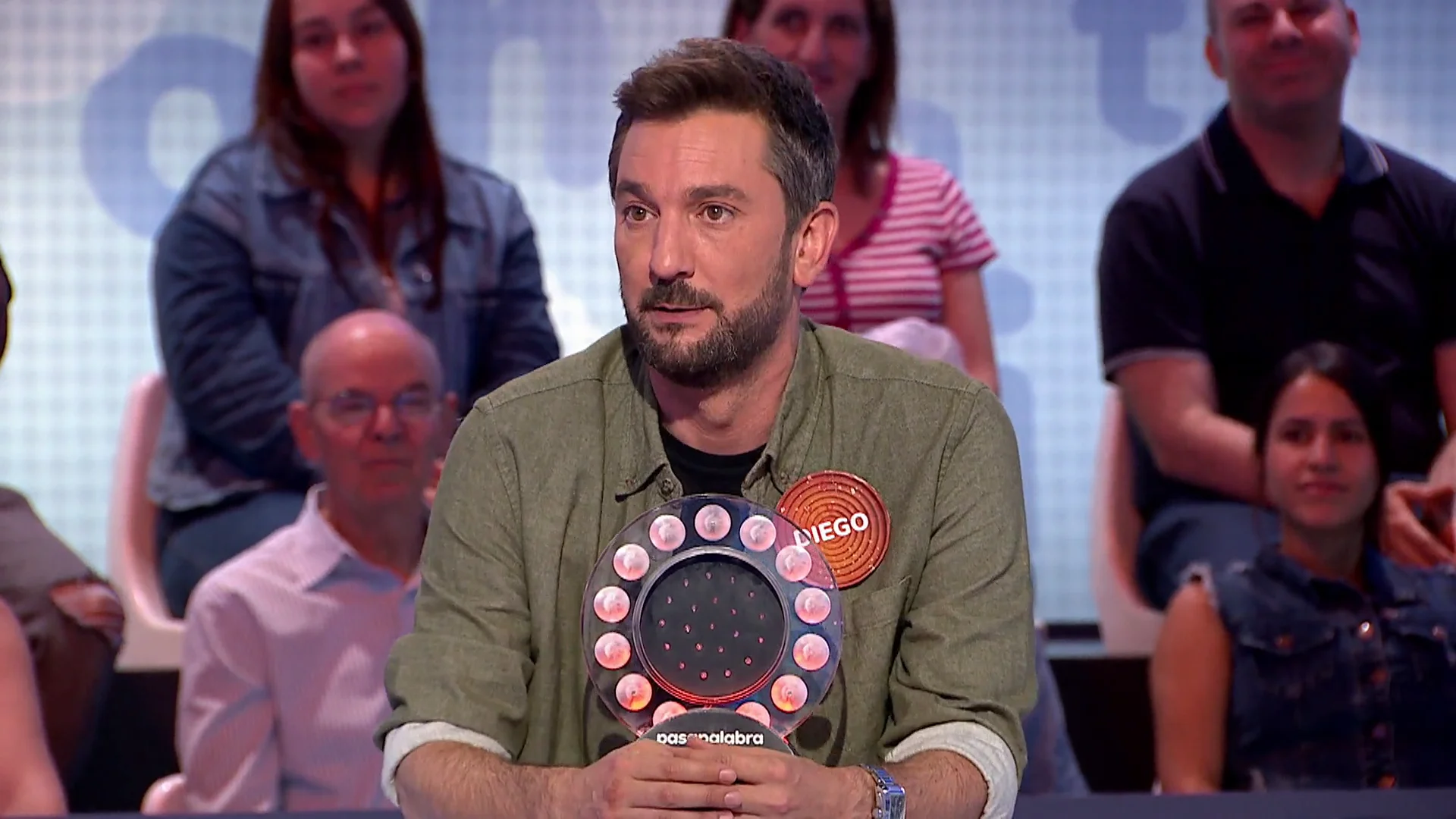 ¡Vuelan cuchillos! Diego Revuelta, resentido con Roberto Leal en La Pista: “¿Por qué me haces esto en el último programa?” ¡Vuelan cuchillos! Diego Revuelta, resentido con Roberto Leal en La Pista: “¿Por qué me haces esto en el último programa?”