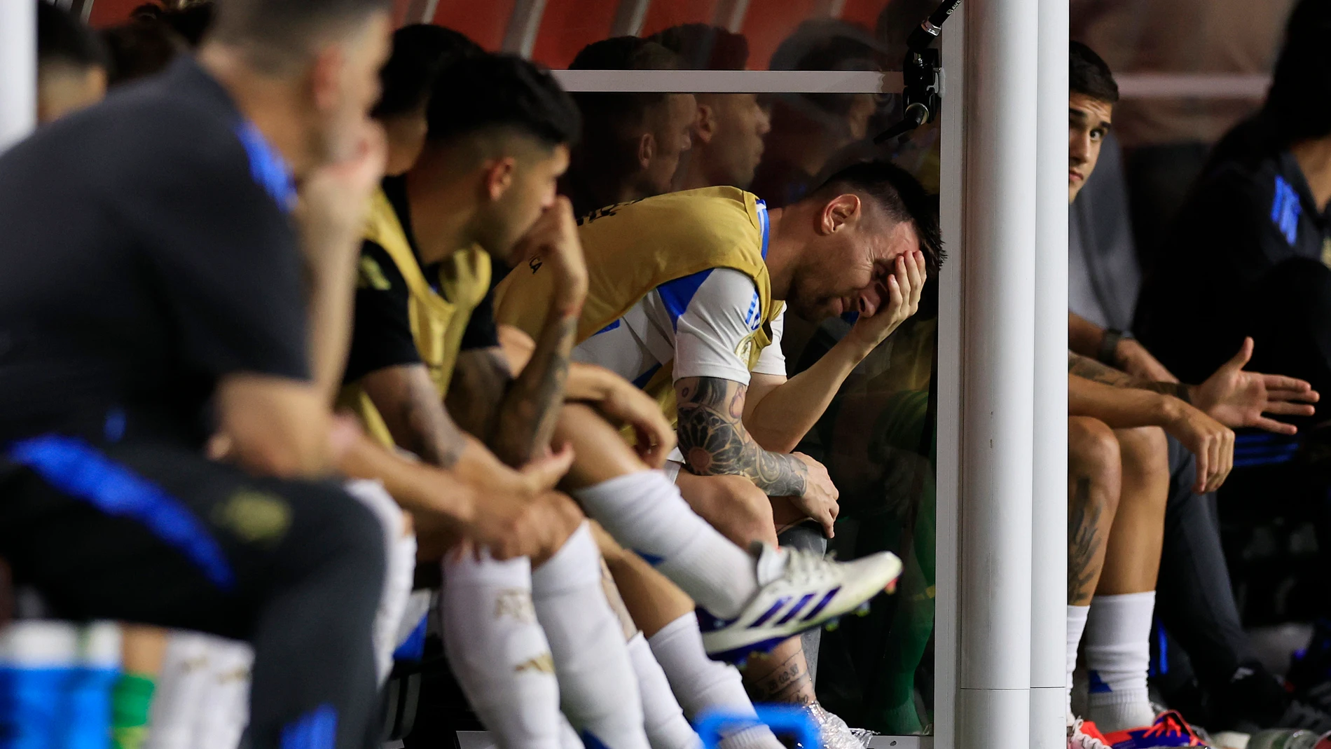 Lionel Messi en el banquillo Lionel Messi en el banquillo