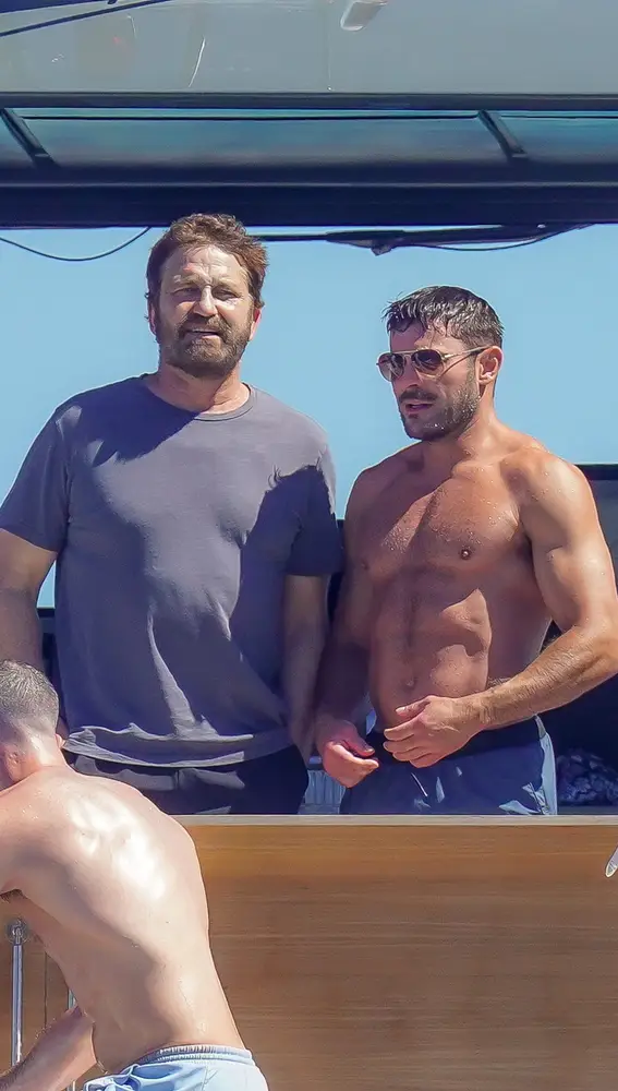 Zac Efron y Gerard Butler de vacaciones en un yate Zac Efron y Gerard Butler de vacaciones en un yate