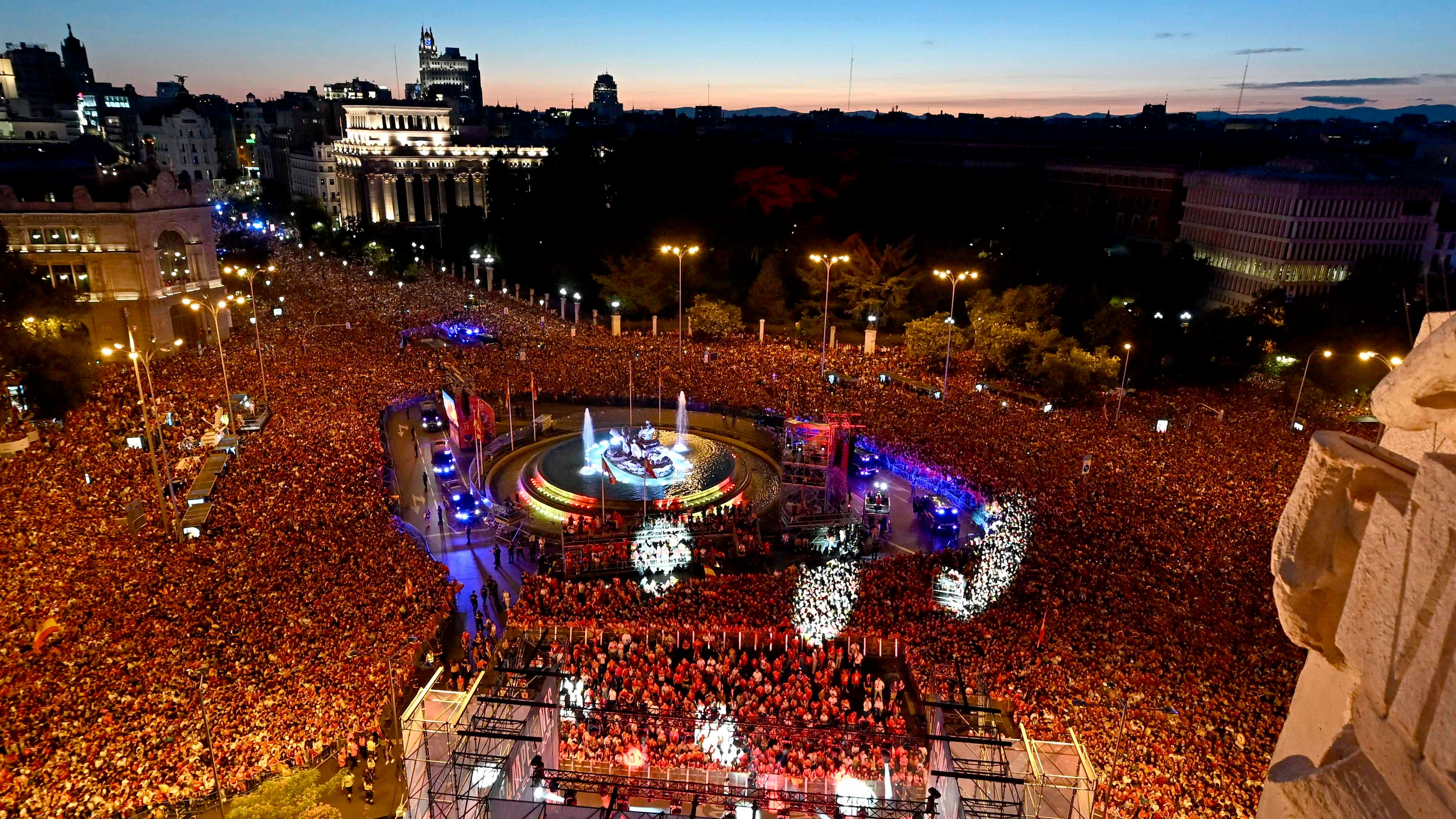 Panorámica de la plaza de Cibeles durante la celebración por la Eurocopa 2024 ganada por España Panorámica de la plaza de Cibeles durante la celebración por la Eurocopa 2024 ganada por España