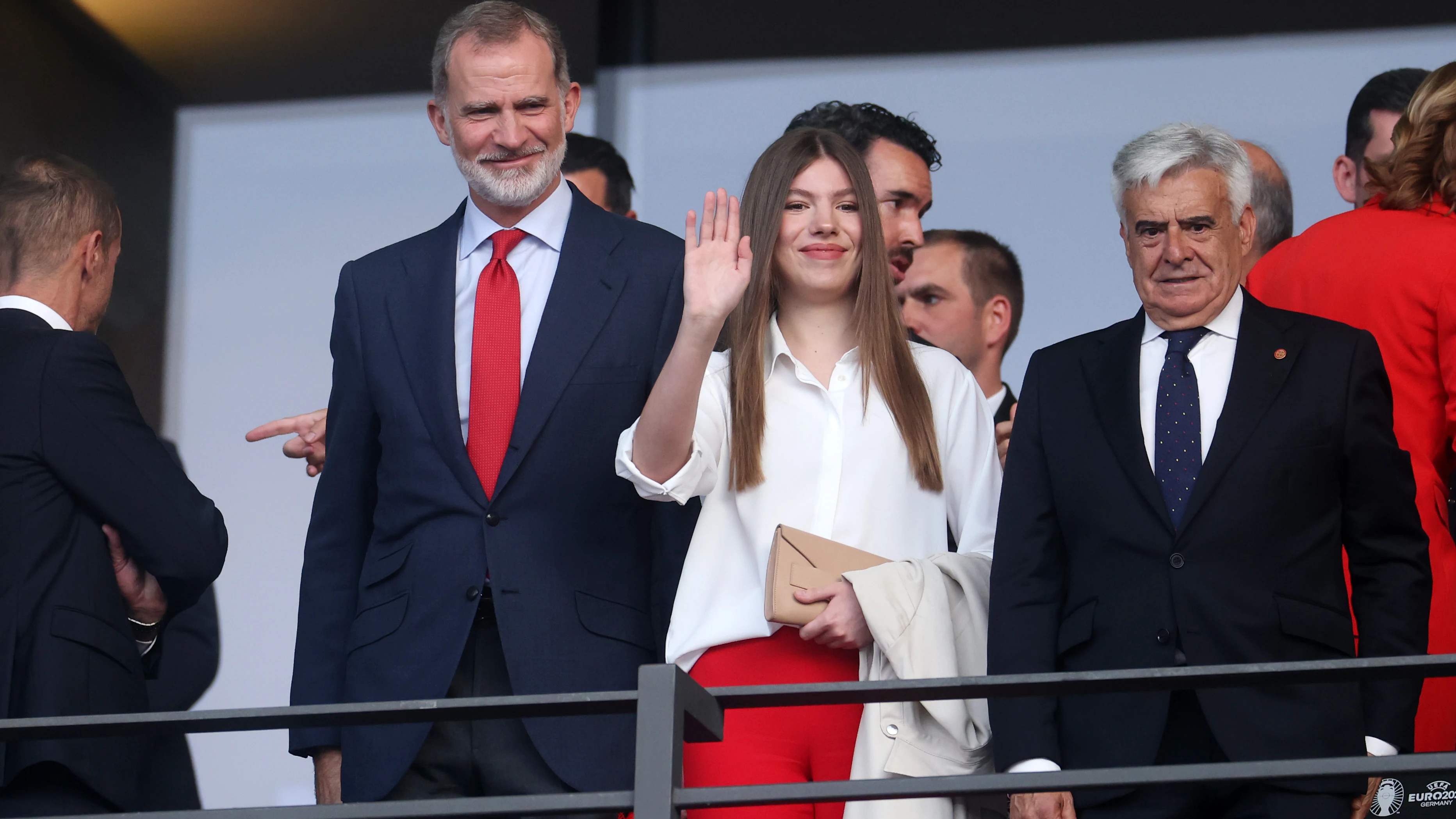 El rey Felipe y la infanta Sofía en la final de la Eurocopa El rey Felipe y la infanta Sofía en la final de la Eurocopa