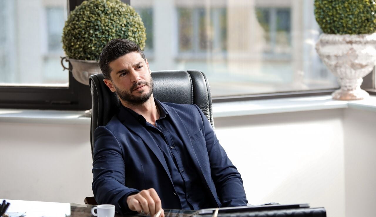 Desde su flechazo con Yildiz a su guerra con Doğan: as&iacute; ha sido el paso de &Ccedil;ağatay por Pecado Original