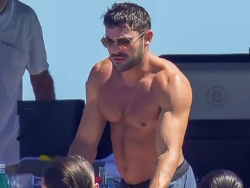 Zac Efron sin camiseta de vacaciones Zac Efron sin camiseta de vacaciones