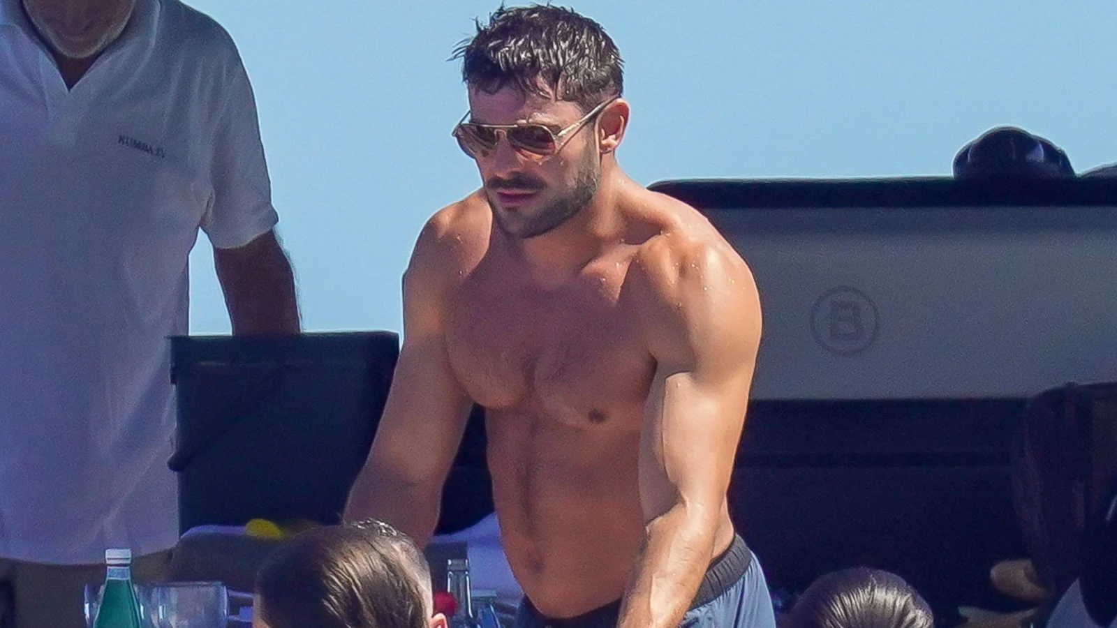 Zac Efron sin camiseta de vacaciones Zac Efron sin camiseta de vacaciones
