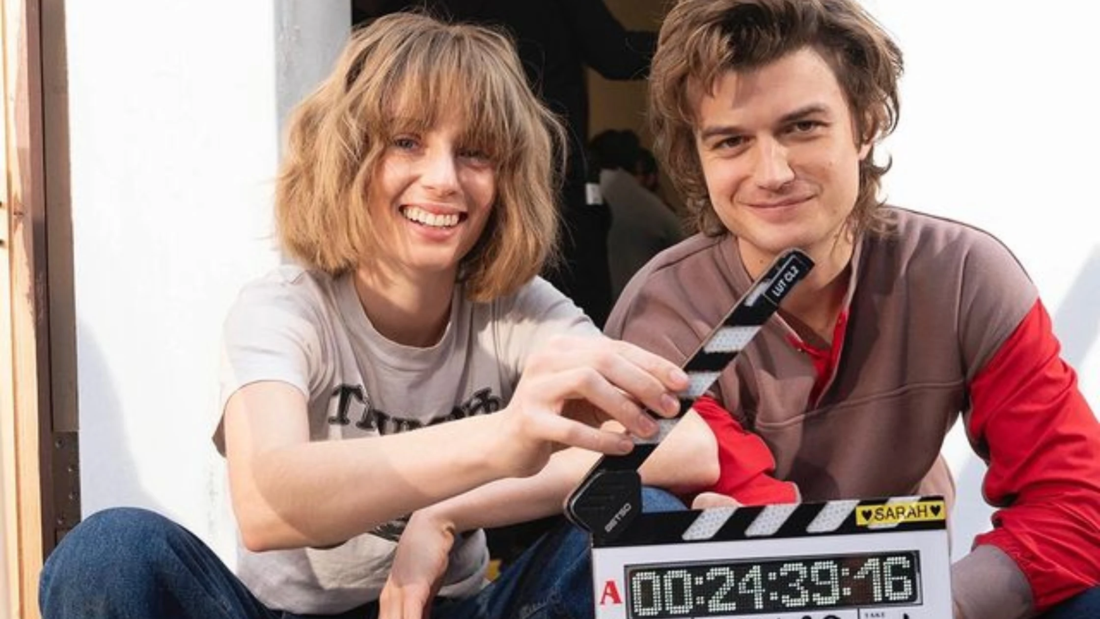 Maya Hawke como Robin y Joe Keery como Steve en Stranger Things