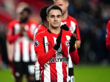 Sergio Reguilón como jugador del Brentford FC