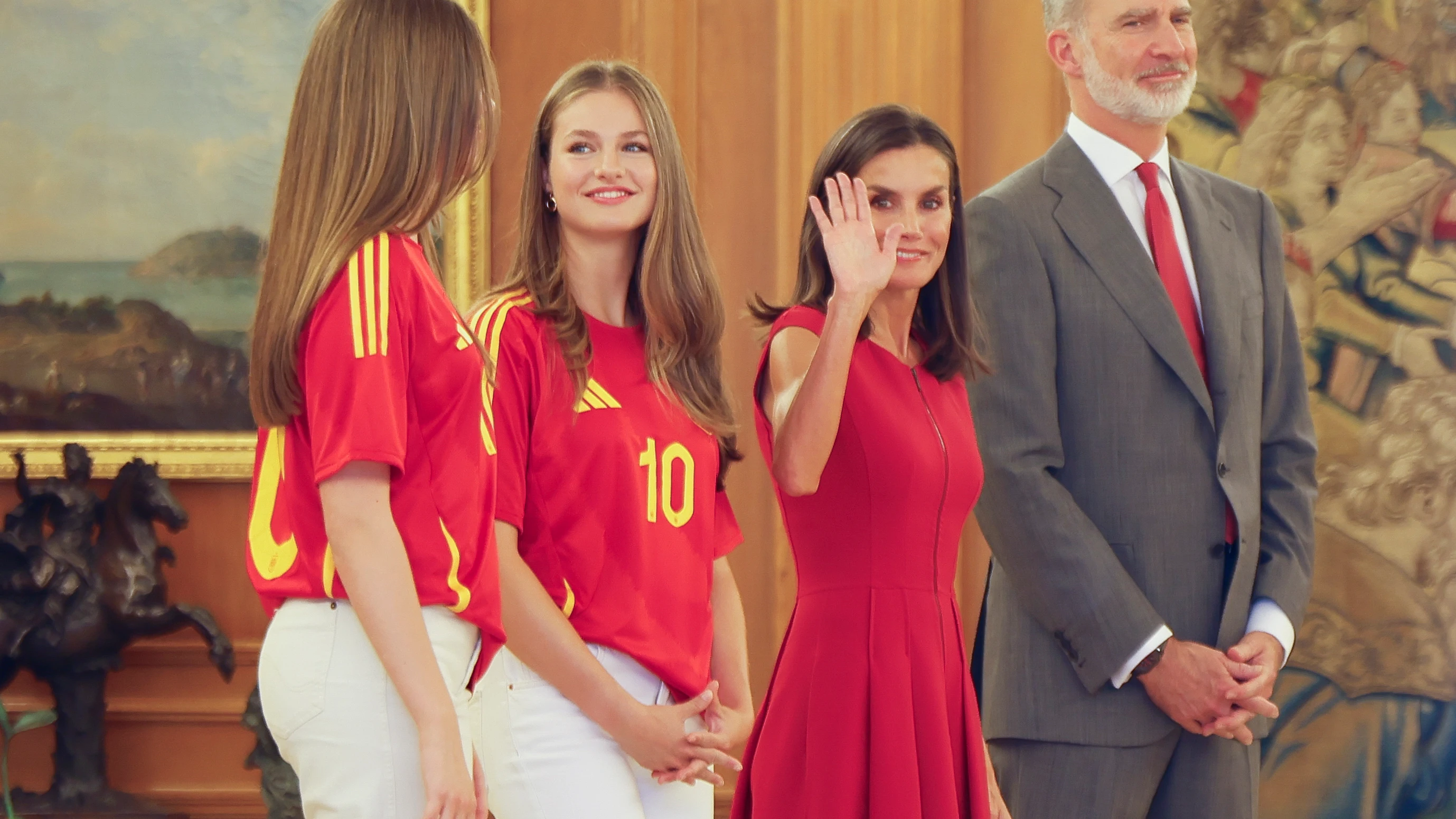 La familia real recibiendo la selección española tras ganar la Eurocopa de fútbol La familia real recibiendo la selección española tras ganar la Eurocopa de fútbol