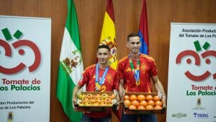 Jes&uacute;s Navas y Fabi&aacute;n en Los Palacios cuando ganaron la Eurocopa