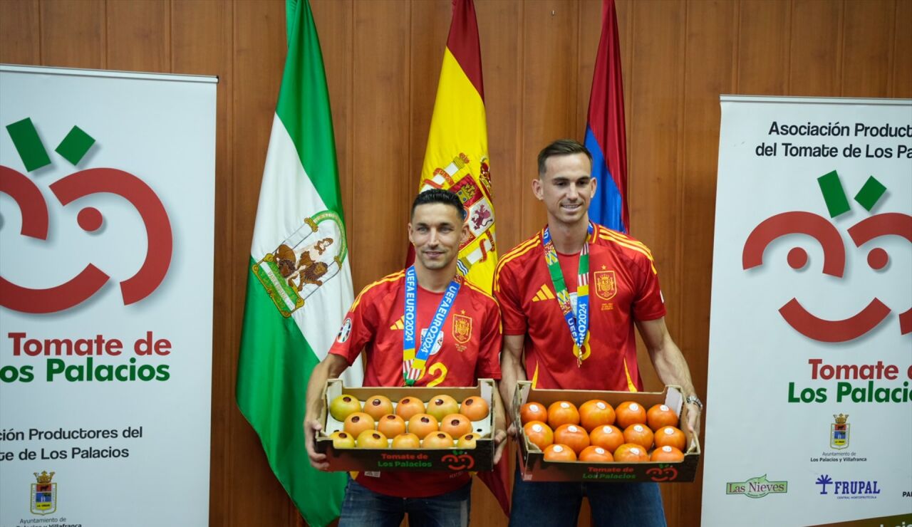 Jes&uacute;s Navas y Fabi&aacute;n en Los Palacios cuando ganaron la Eurocopa