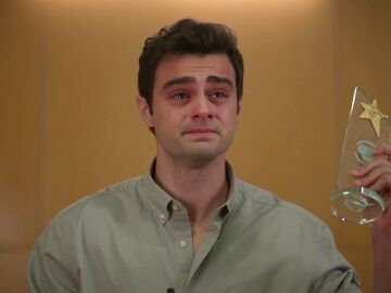  &Ouml;mer gana el concurso de matem&aacute;ticas y le dedica el triunfo a su madre: "Si me est&aacute;s viendo desde alguna parte, esto es para ti"