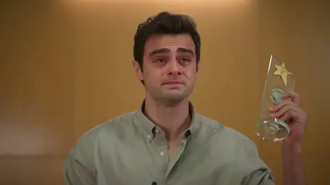 Ömer gana el concurso de matemáticas y le dedica el triunfo a su madre: "Si me estás viendo desde alguna parte, esto es para ti" Ömer gana el concurso de matemáticas y le dedica el triunfo a su madre: "Si me estás viendo desde alguna parte, esto es para ti"