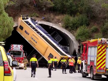 El autobús siniestrado bloqueando el túnel en Barcelona