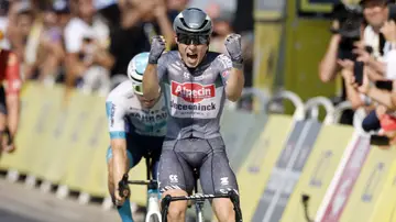 Jasper Philipsen celebra su tercera victoria de etapa en este Tour de Francia 2024