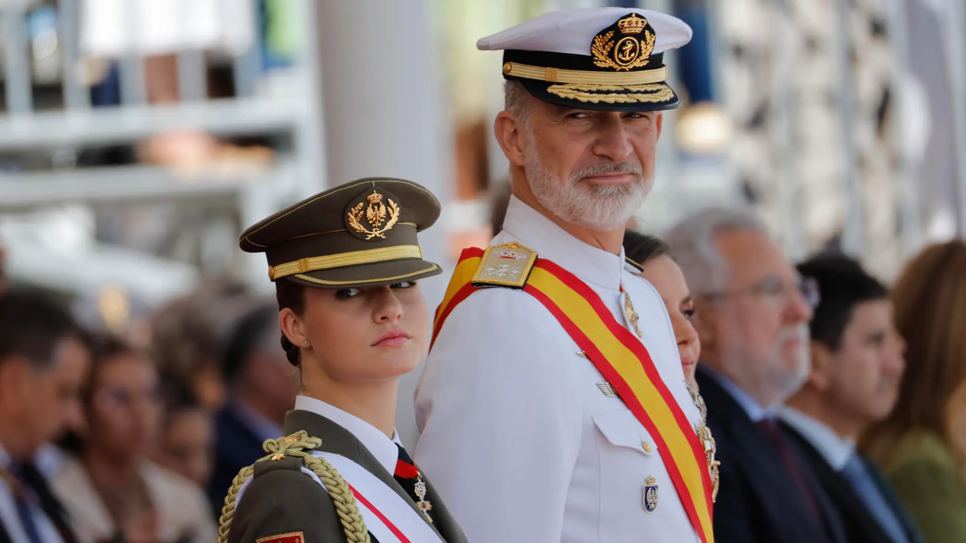 El rey y la princesa Leonor en la escuela militar de Marín El rey y la princesa Leonor en la escuela militar de Marín