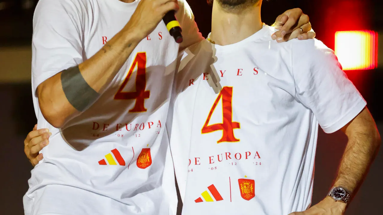 Cucurella, durante la fiesta de la Selección en Madrid Cucurella, durante la fiesta de la Selección en Madrid