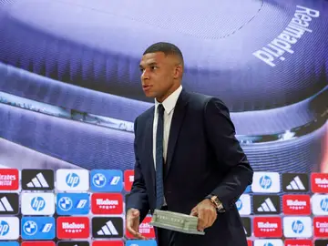 Kylian Mbappé durante la rueda de prensa en el Santiago Bernabéu en el día de su presentación Kylian Mbappé durante la rueda de prensa en el Santiago Bernabéu en el día de su presentación