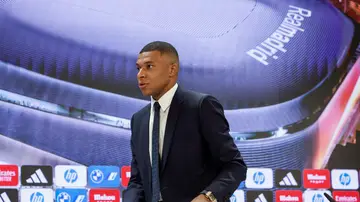 Kylian Mbappé durante la rueda de prensa en el Santiago Bernabéu en el día de su presentación