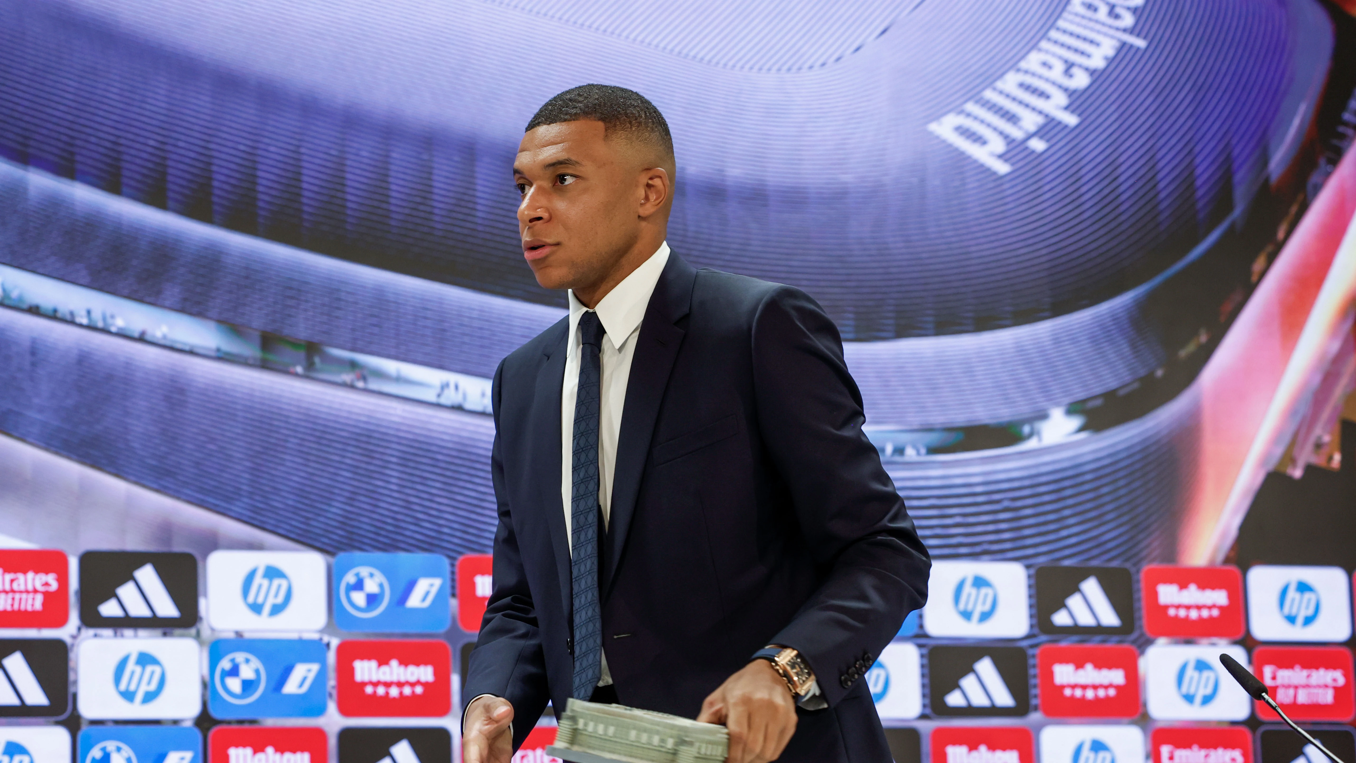 Kylian Mbappé durante la rueda de prensa en el Santiago Bernabéu en el día de su presentación Kylian Mbappé durante la rueda de prensa en el Santiago Bernabéu en el día de su presentación