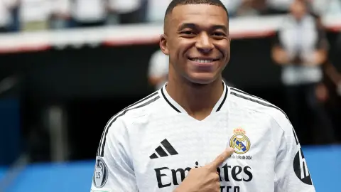 Deportes Antena 3 (17-07-24) La decisión de Mbappé y el Real Madrid: No se operará la nariz ni irá a la gira por EEUU Deportes Antena 3 (17-07-24) La decisión de Mbappé y el Real Madrid: No se operará la nariz ni irá a la gira por EEUU