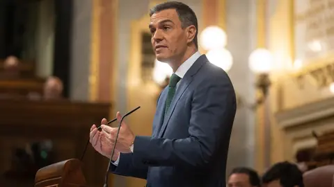 Pedro Sánchez acusa a la oposición de "comprar tabloides y líneas editoriales" y pide reforzar el "derecho al honor" Pedro Sánchez acusa a la oposición de "comprar tabloides y líneas editoriales" y pide reforzar el "derecho al honor"