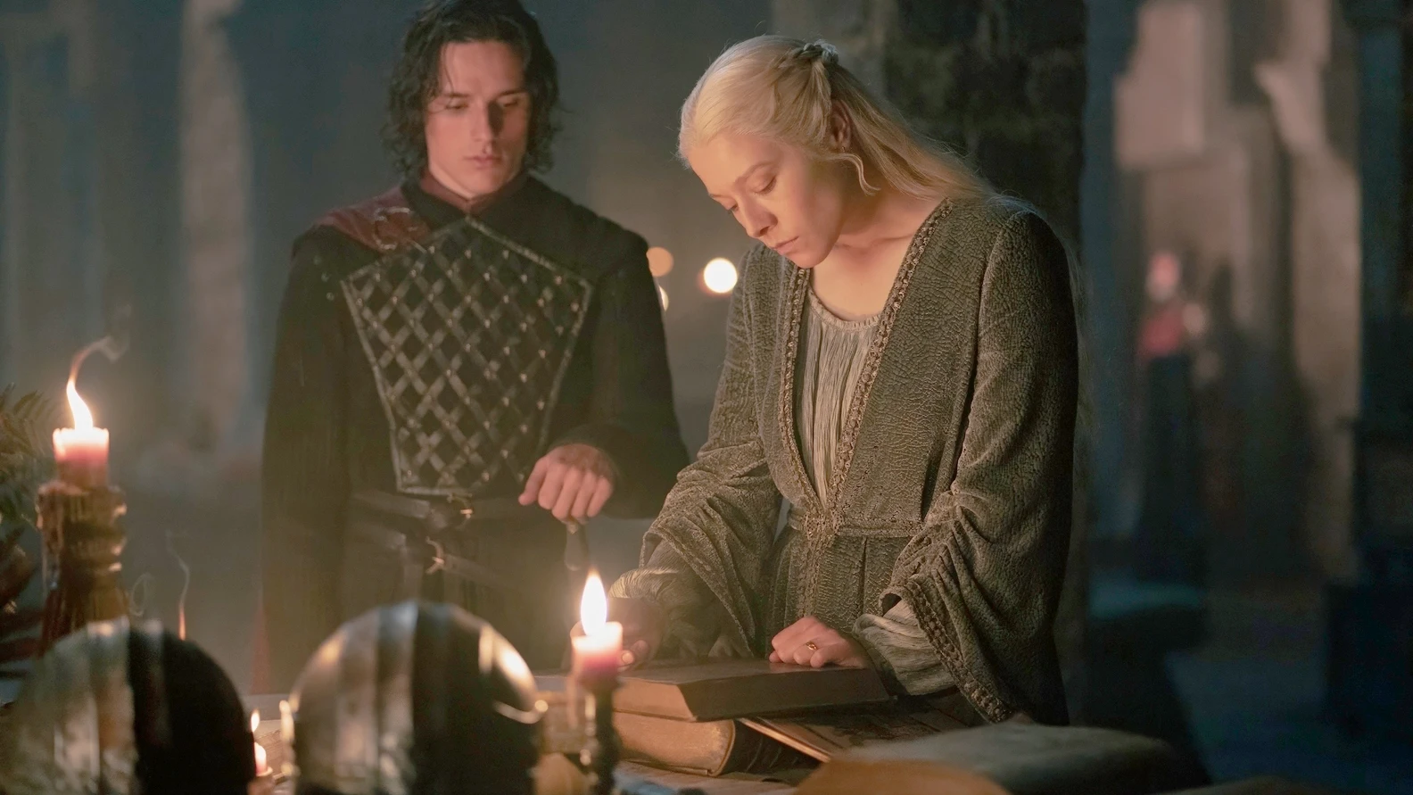 Harry Collett y Emma D'Arcy como Jacearys y Rhaenyra en el 2x05 de La Casa del Drag&oacute;n