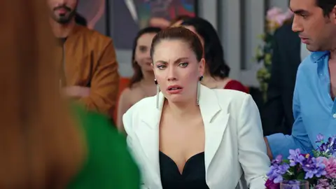 ¡Yildiz estropea la fiesta de Kumru por culpa de Hilal! ¿Qué pretende la prometida de Doğan? ¡Yildiz estropea la fiesta de Kumru por culpa de Hilal! ¿Qué pretende la prometida de Doğan?