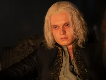 Tom Glynn-Carney como Aegon Targaryen II en La Casa del Dragón Tom Glynn-Carney como Aegon Targaryen II en La Casa del Dragón