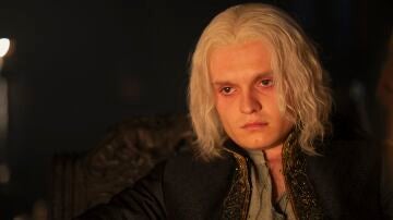 Tom Glynn-Carney como Aegon Targaryen II en La Casa del Dragón